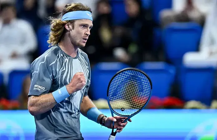Rublev y Aliassime progresan a cuartos