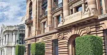 Banxico destaca rezago en liderazgo femenino