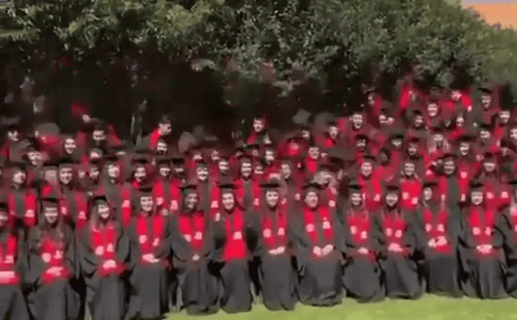 Colapso de gradas en graduación deja 23 jóvenes lesionados