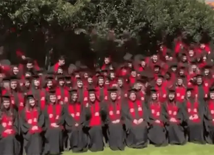 Colapso de gradas en graduación deja 23 jóvenes lesionados Colapso de gradas en graduación deja 23 jóvenes lesionados