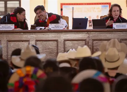 Suprema Corte sesiona en Tenejapa para acercar justicia indígena Suprema Corte sesiona en Tenejapa para acercar justicia indígena