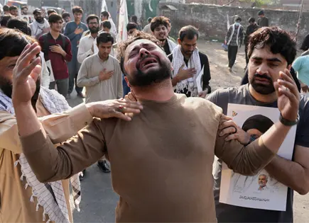 Al menos 10 muertos en Pakistán tras ataque a consulado de EEUU en Karachi Al menos 10 muertos en Pakistán tras ataque a consulado de EEUU en Karachi