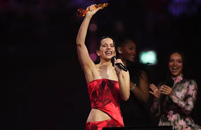 ARTISTA INTERNACIONAL DEL AÑO