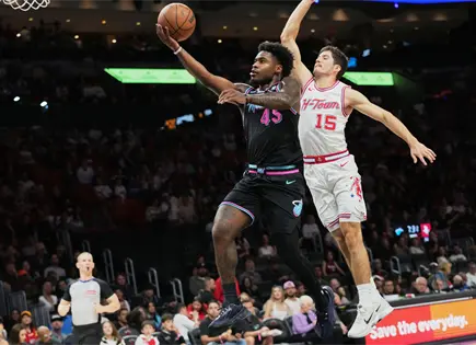 Heat de Miami vence a Rockets con 24 puntos de Bam Adebayo