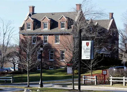 Hijo de Cher acusado de agresi&oacute;n simple y allanamiento en escuela privada de New Hampshire