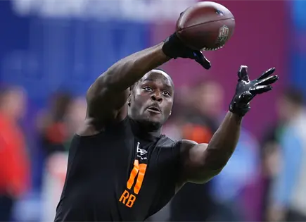 Jeremiyah Love y Jadarian Price se reencuentran en combine NFL 2024