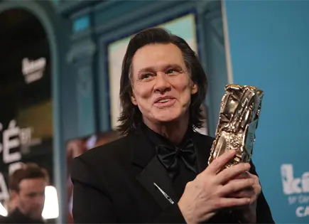 Jim Carrey recibe César de honor y desata comentarios por su rostro Jim Carrey recibe César de honor y desata comentarios por su rostro