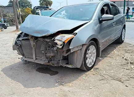 Mujer embarazada lesionada en choque