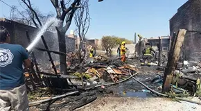 Se registra incendio en terreno en Los Limones