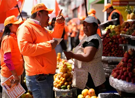 Carlos Carreño Marín lidera campaña de Comunes en Bogotá Carlos Carreño Marín lidera campaña de Comunes en Bogotá