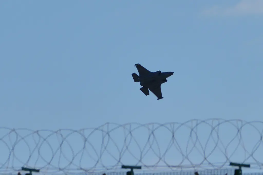 Europa refuerza seguridad y evacúa ciudadanos por conflicto entre Estados Unidos e Irán