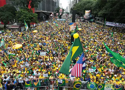 Miles protestan en Brasil en apoyo a Fl&aacute;vio Bolsonaro