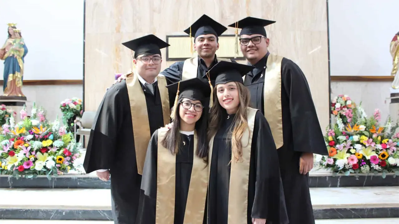 Se gradúa segunda generación de ingenieros del Tecnológico Salesiano