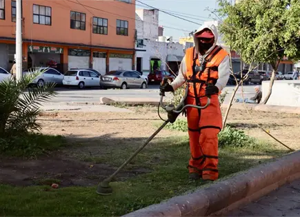 Dan mantenimiento a la Plaza del Mariachi
