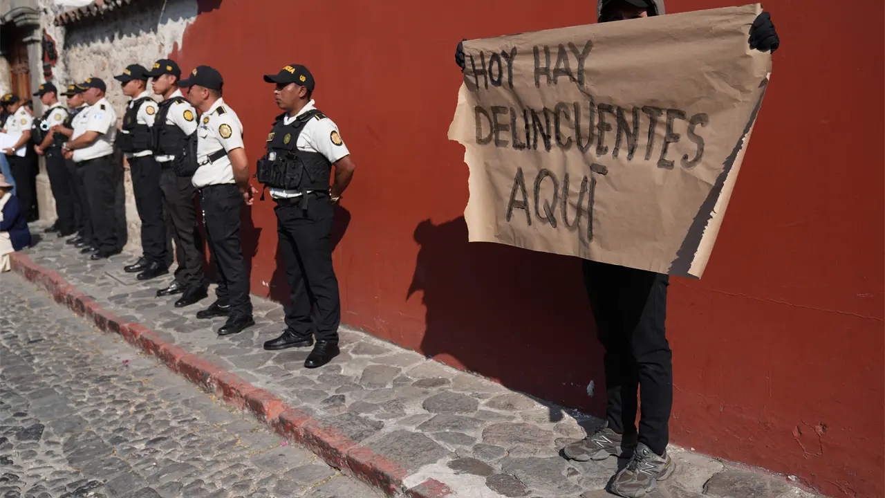 Elecci&oacute;n de magistrados en Guatemala genera denuncias de Ar&eacute;valo