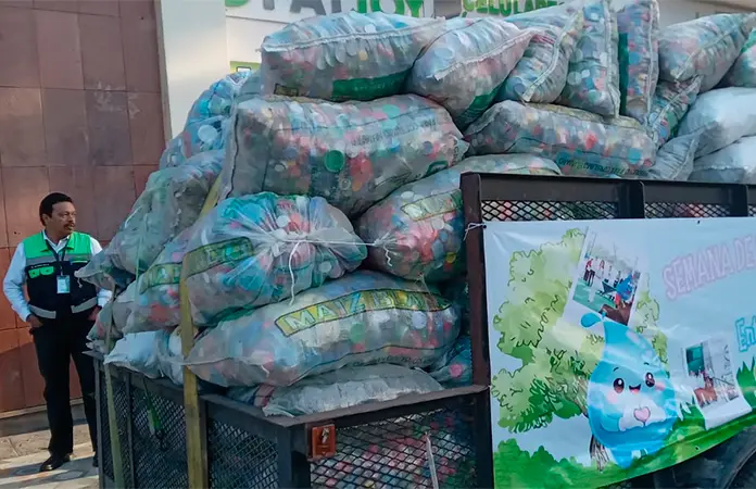 Envían taparroscas a la asociación Amanc