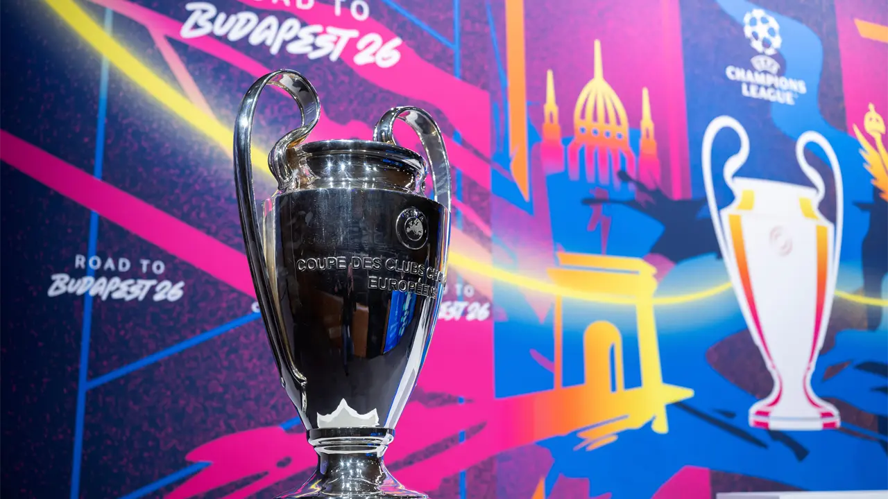 Tottenham veta a tres aficionados por saludos nazis en Champions