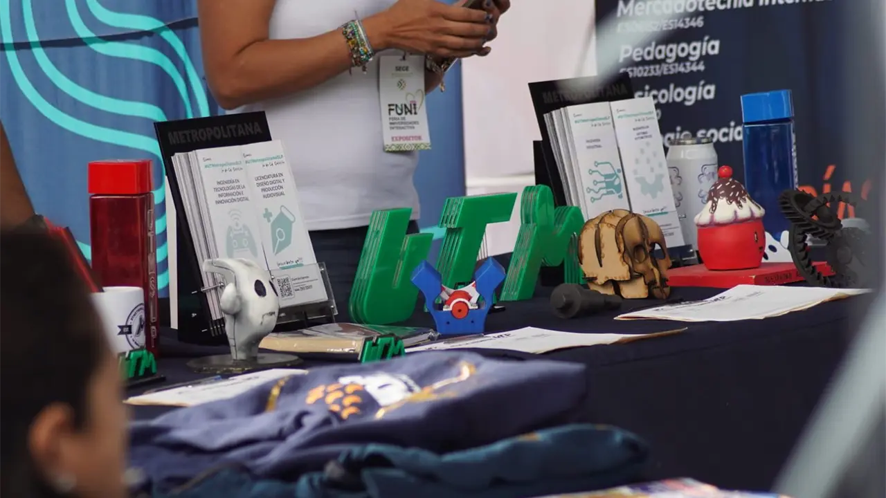 Más de 2 mil estudiantes exploran opciones universitarias en feria en Rioverde