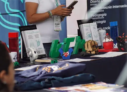 Más de 2 mil estudiantes exploran opciones universitarias en feria en Rioverde Más de 2 mil estudiantes exploran opciones universitarias en feria en Rioverde