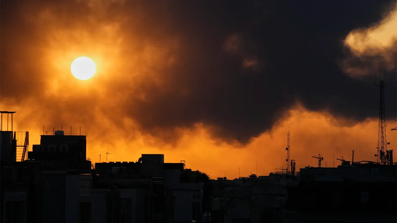 Ataques con drones iraníes dañan centros de datos de AWS en Oriente Medio