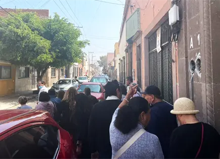 Jubilados exigen pagos pendientes en Oficial&iacute;a Mayor