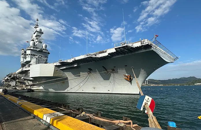 Ordenan el despliegue de portaaviones francés