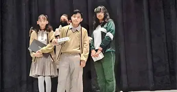 Realizan concurso de poes&iacute;a a la mujer