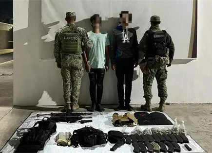 Aseguran explosivos y detienen a hombres armados en Sinaloa