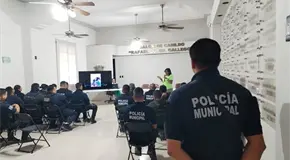 Capacitan a polis de gu&iacute;as tur&iacute;sticos