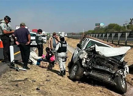 Dos heridos, saldo de aparatoso accidente