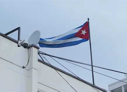 Ecuador declara persona non grata al embajador de Cuba y su personal