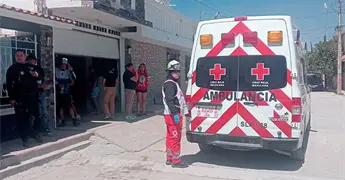 Joven es navajeado por varios sujetos