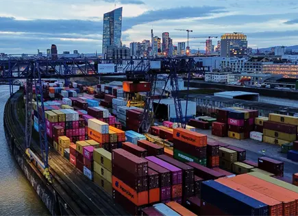 Juez federal en Nueva York ordena reembolsos por aranceles de Trump