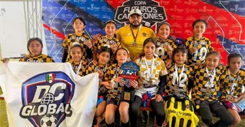 Ni&ntilde;as futbolistas de Chiapas buscan llegar a torneos en Europa
