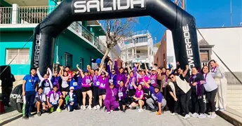 Realizan carrera por la mujer