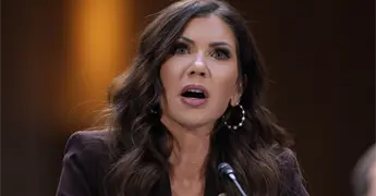 Trump despide a Kristi Noem de Seguridad Nacional