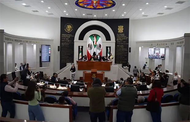 Sara Rocha critica ley que facilita chapulineo en Congreso