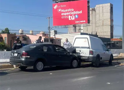 Choque por alcance en Salvador Nava; solo da&ntilde;os materiales