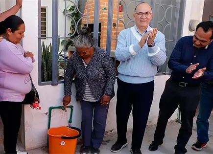 El Alcalde lleva agua y drenaje a Tierra Blanca