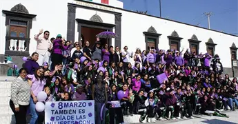 Marchan las mujeres exigiendo sus derechos
