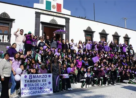 Marchan las mujeres exigiendo sus derechos
