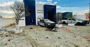 Ataque en comandancia da&ntilde;&oacute; 15 casas