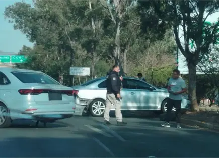 Choque por alcance en Salvador Nava; s&oacute;lo da&ntilde;os