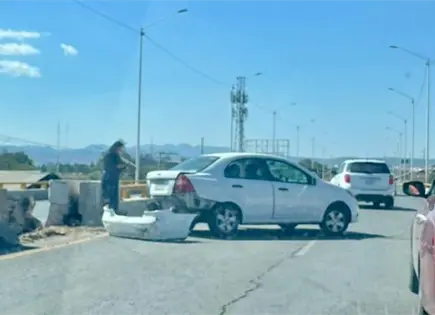 Choque en Circuito Potos&iacute; deja da&ntilde;os materiales