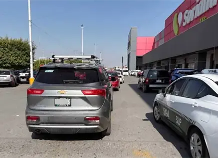 Clausuran Sodimac y Soriana en Plaza El Paseo