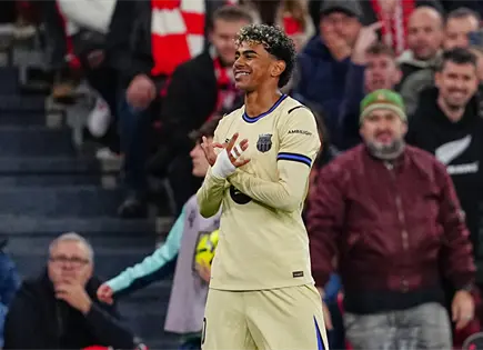 Lamine Yamal afianza al Barcelona en el liderato