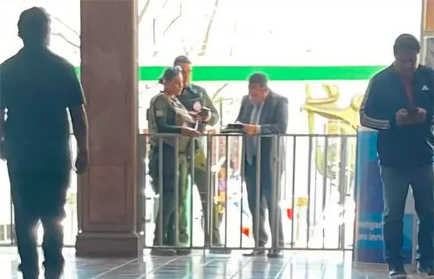 Ri&ntilde;a entre estudiantes de la Normal