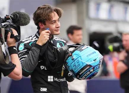 Russell obtiene la pole en Australia; Checo P&eacute;rez saldr&aacute; en 18