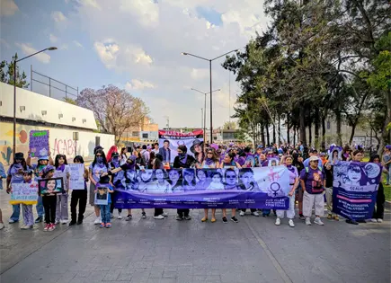 Madres víctimas de feminicidios lideran marcha 8m en San Luis Potosí Madres víctimas de feminicidios lideran marcha 8m en San Luis Potosí