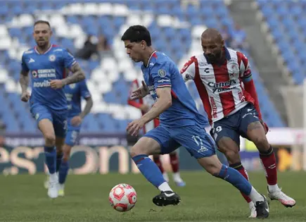 Cruz Azul golea 3-0 a San Luis y se afianza en el liderato